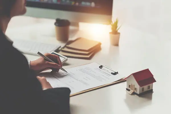 电脑上划线按什么键